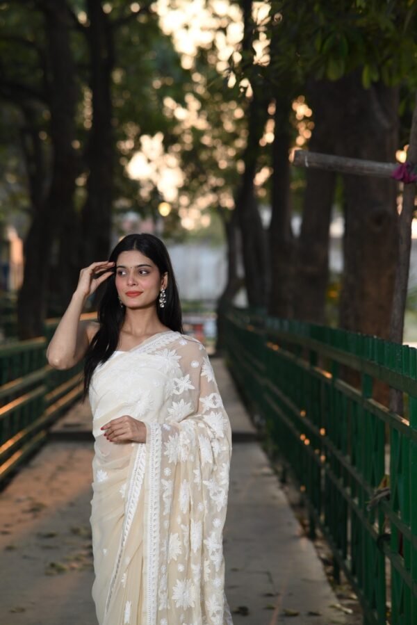 Bhari palla border butti chiffon saree